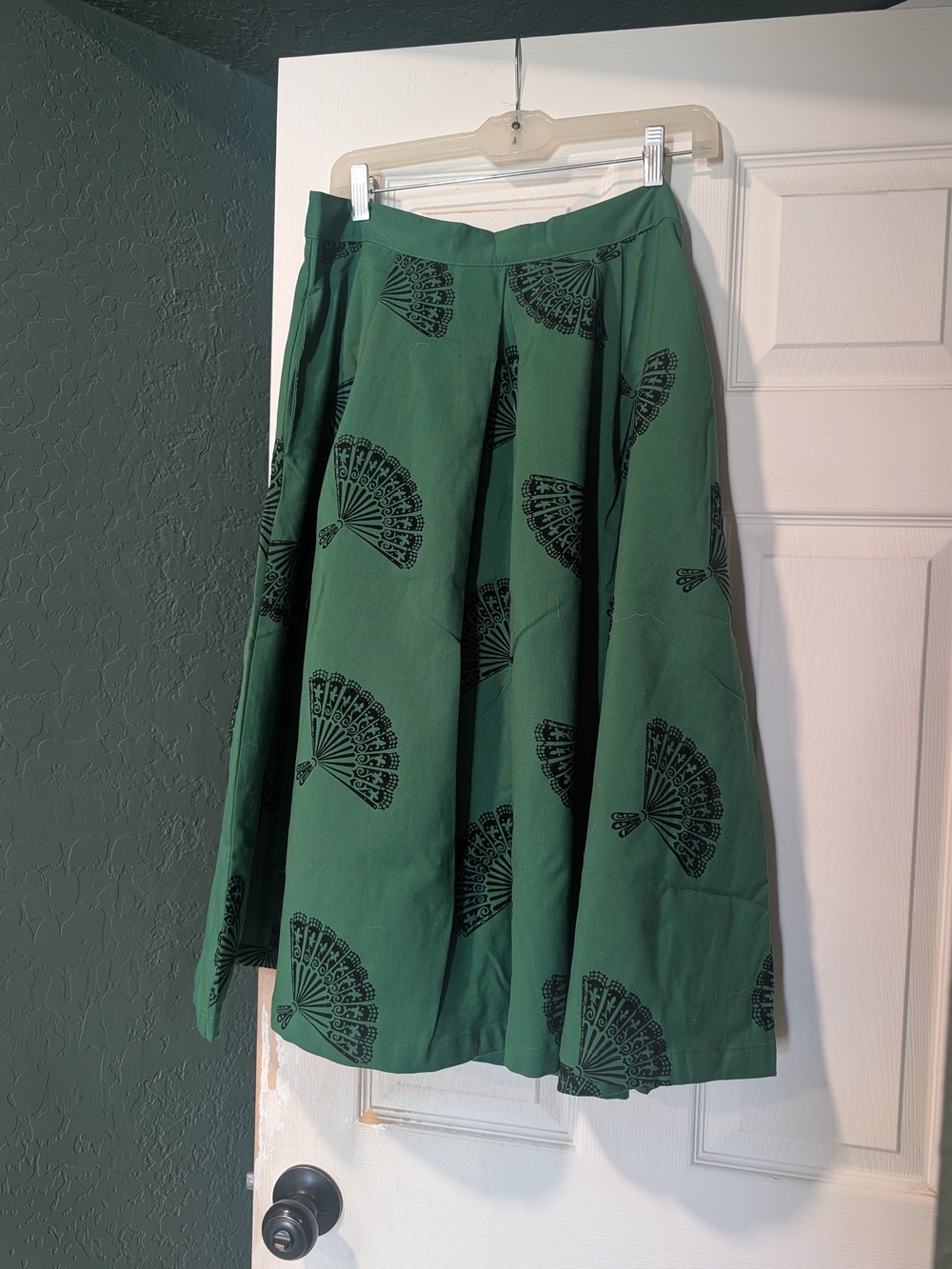 Green A-Line Midi Skirt with Black Fan Print